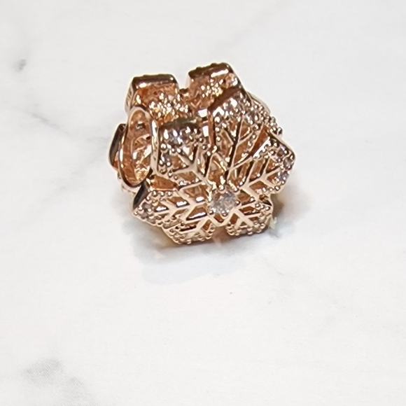 Pandora Festive Snowflake Charm - Picture 10 of 10
